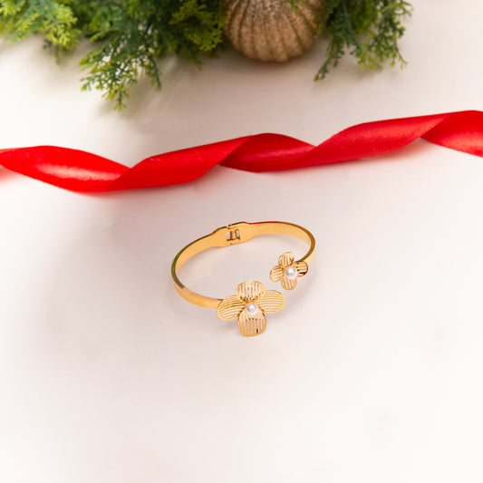 Anti Tarnish Flower Bracelet