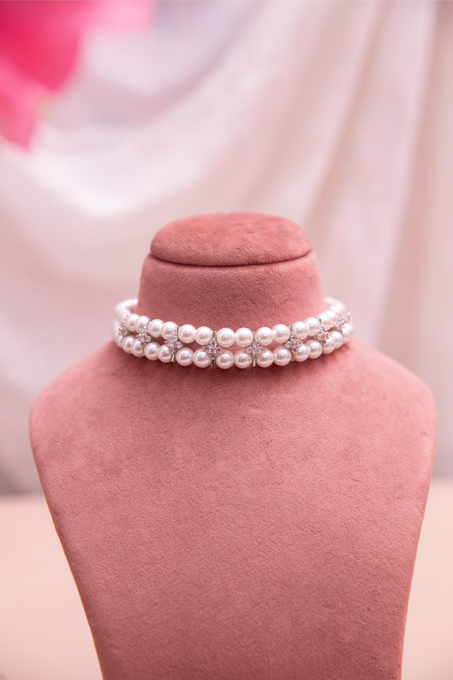 Pearl choker