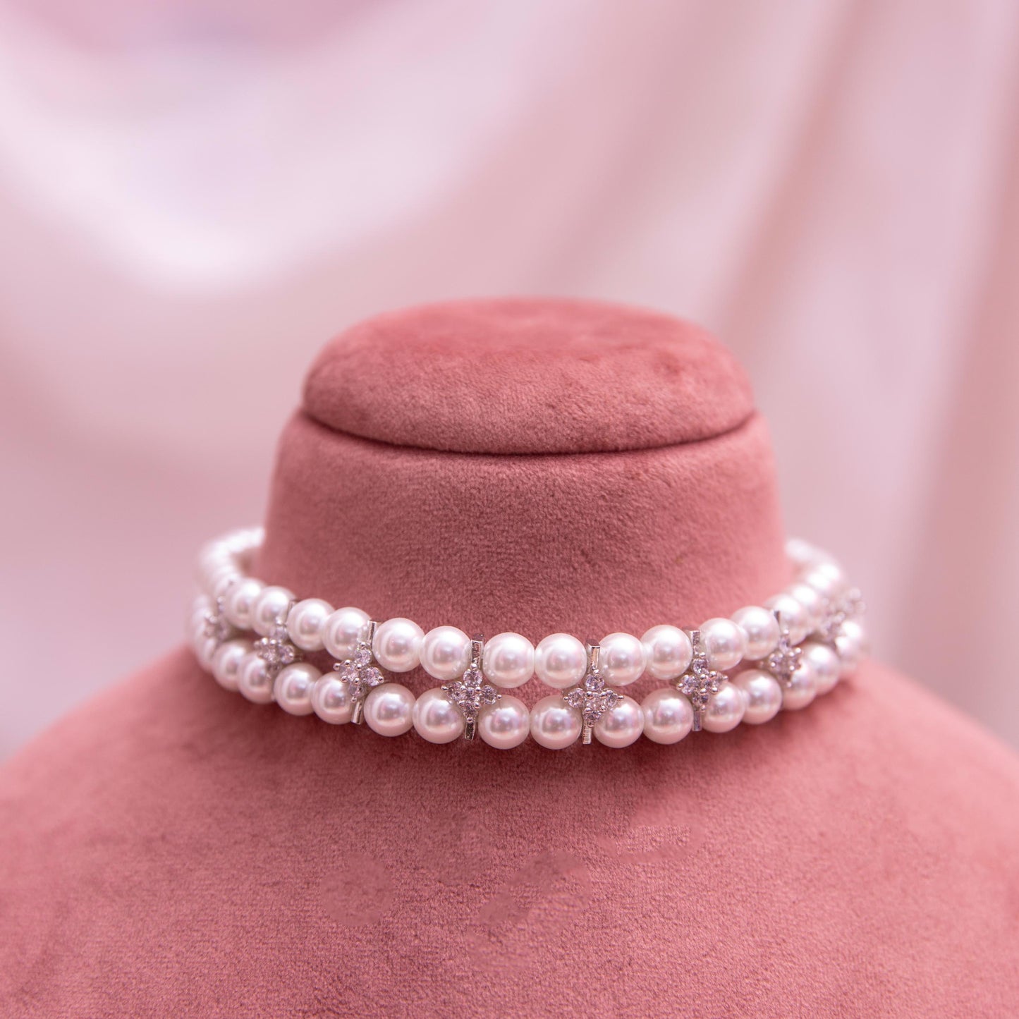 Pearl choker